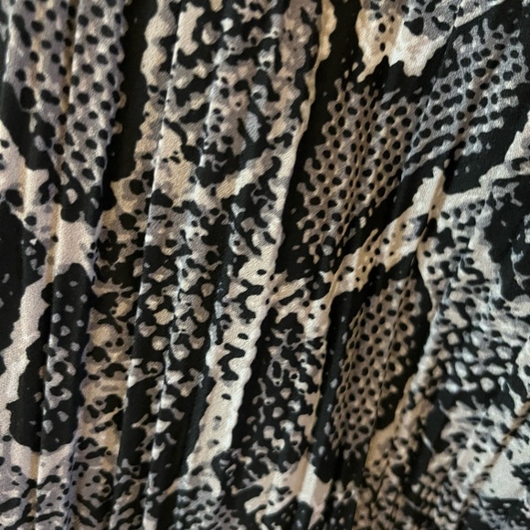 Posh Snake skin pleated skirt. Great length and super stretchy. - Picture 4 of 5